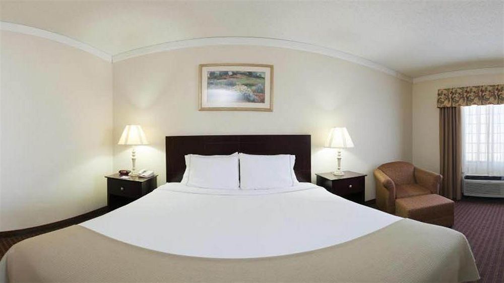 Holiday Inn Express Hotel & Suites Plainview By Ihg Exterior photo